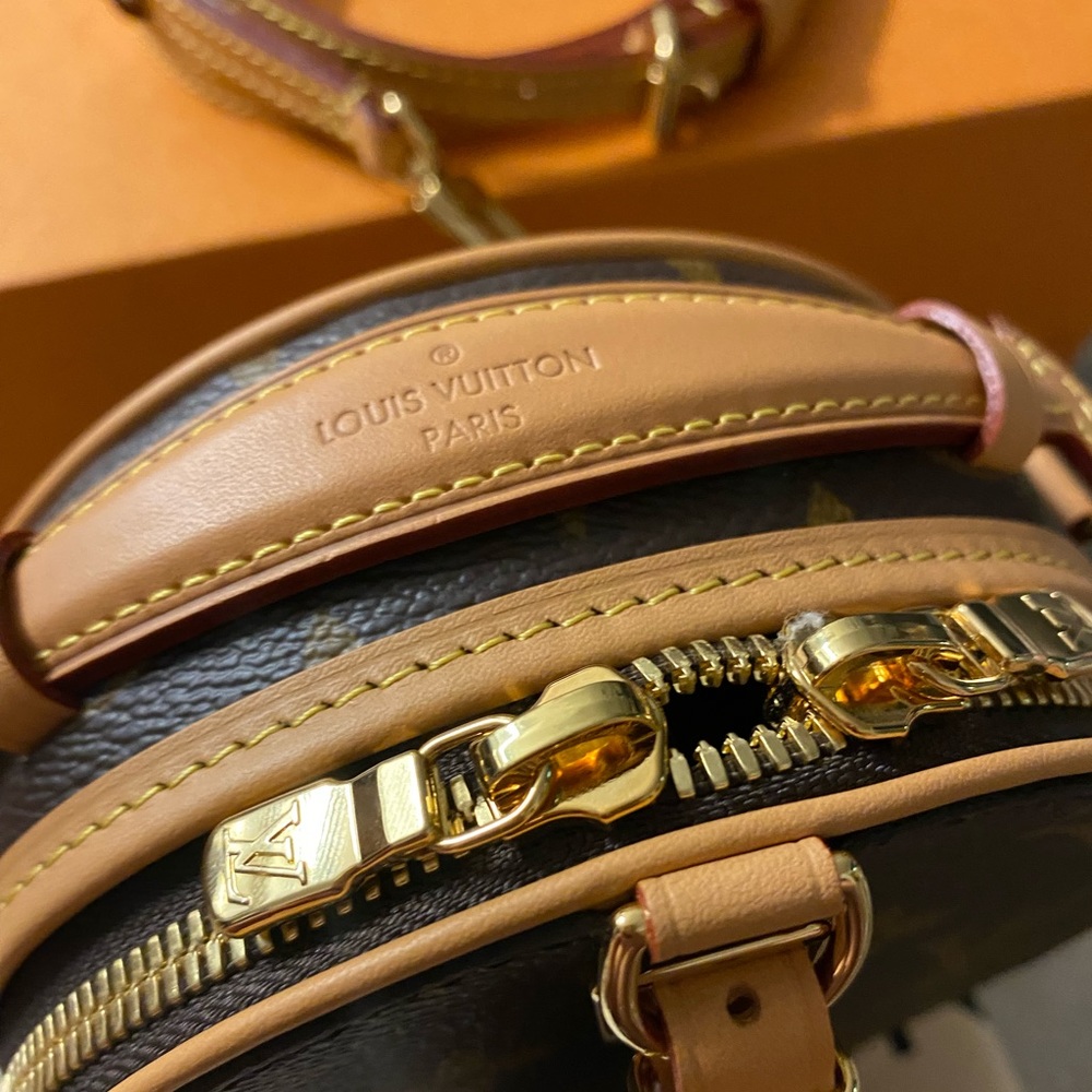 Louis Vuitton Mini Boite Chapeau bag with straps ✨ - Picture 6 of 16